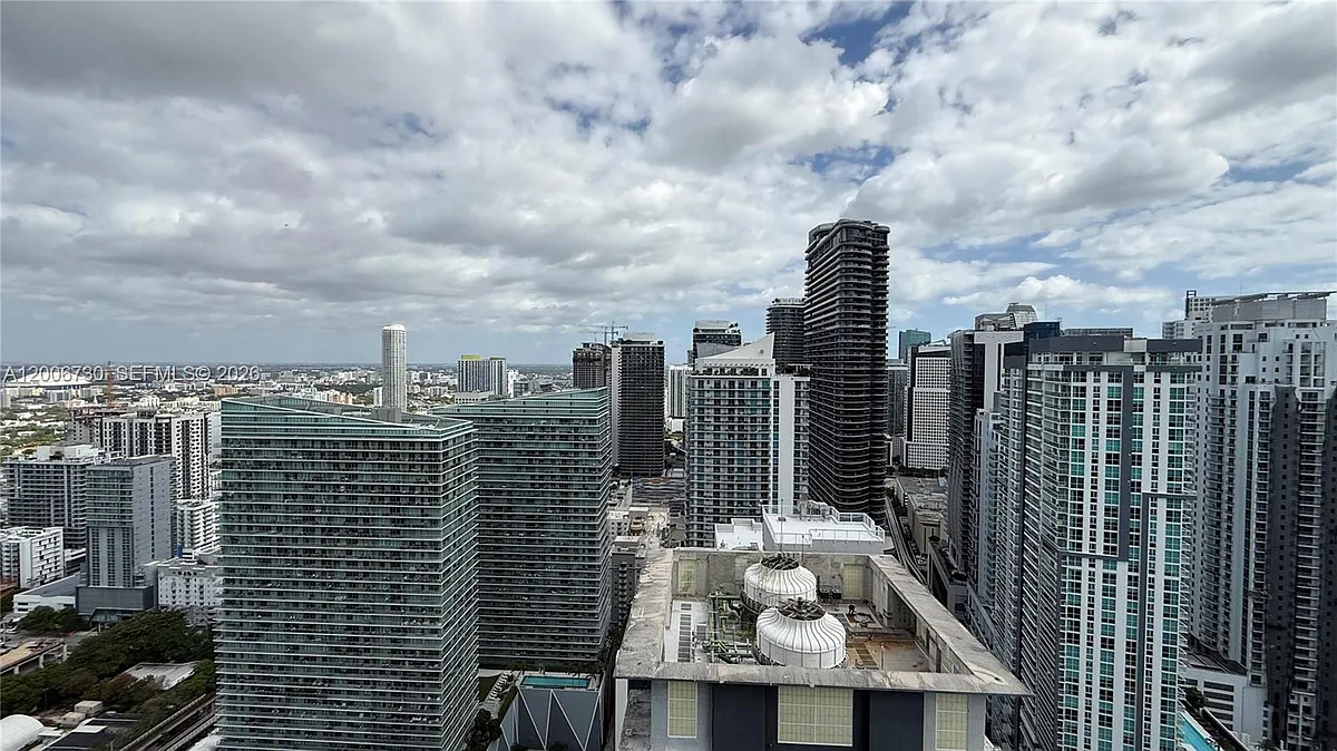 Building Photo - 1300 S Miami Ave #4311