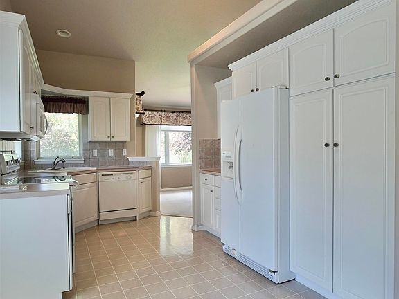 4th image of 3509 Aspen Place
