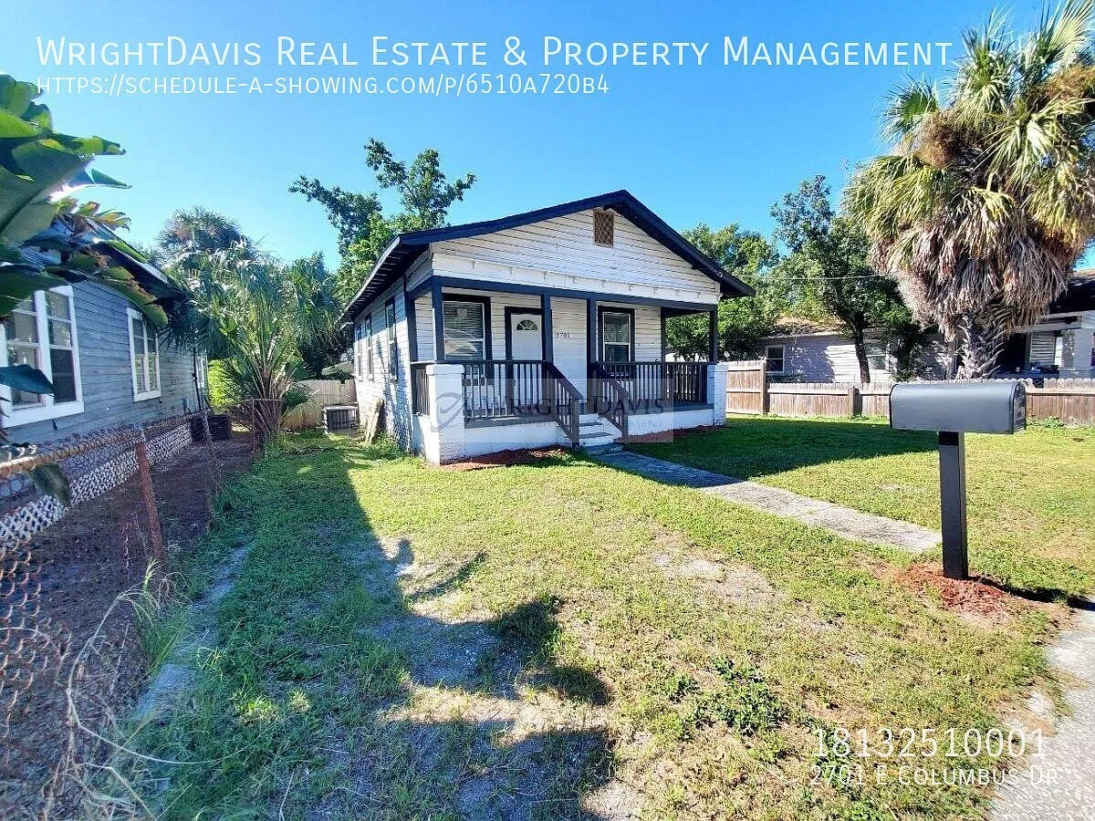 Spacious 3/1 Tampa Home with Large Fenced Backyard — Photo 3