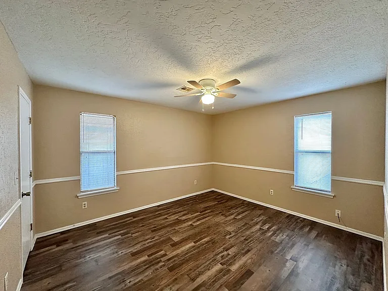 1103 NW Willow Pl — Photo 30