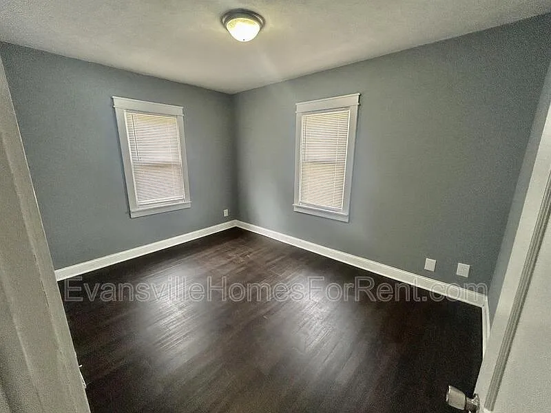 Building Photo - 933 Stanley Ave #B