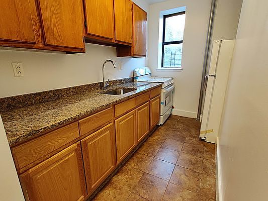 4th image of 2095 Grand Concourse APT 49