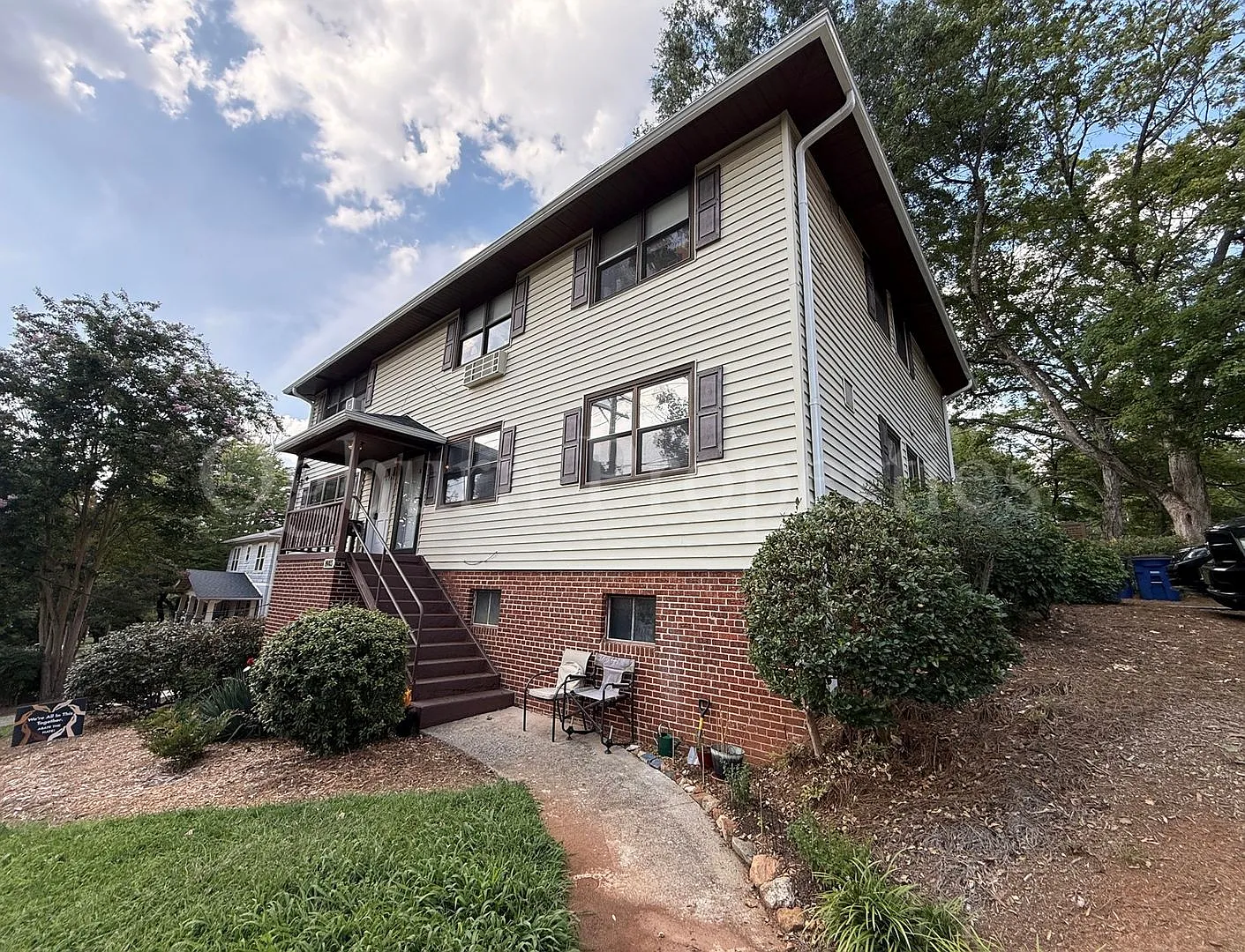 605010 - Pilot View/Carolina Avenue — Photo 1