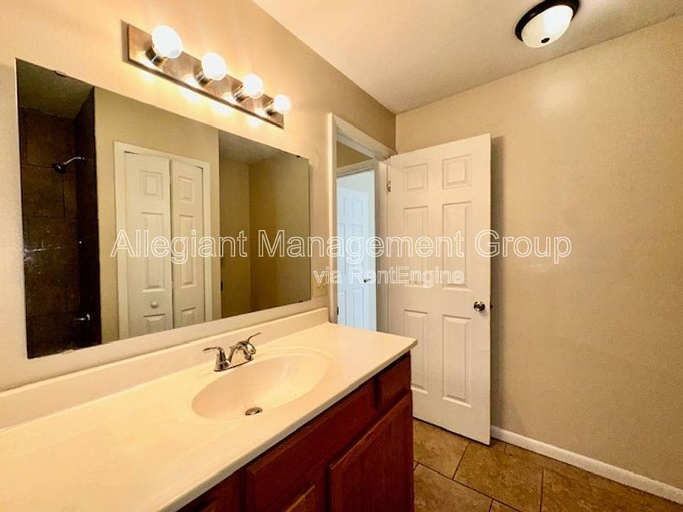 1st image of 1135 E Clifford Ave