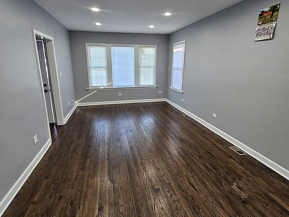 3rd image of 10906 S Eggleston Ave