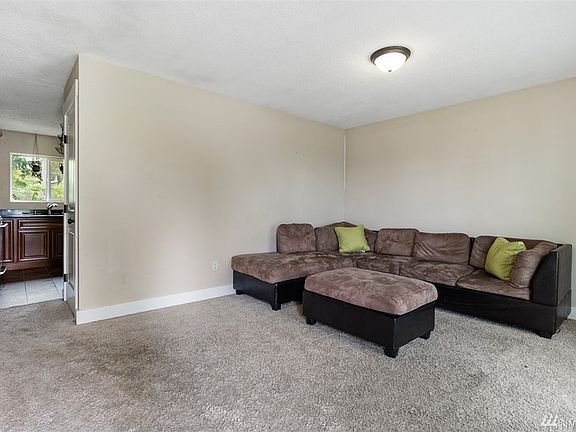 3rd image of 1110 E 52nd St