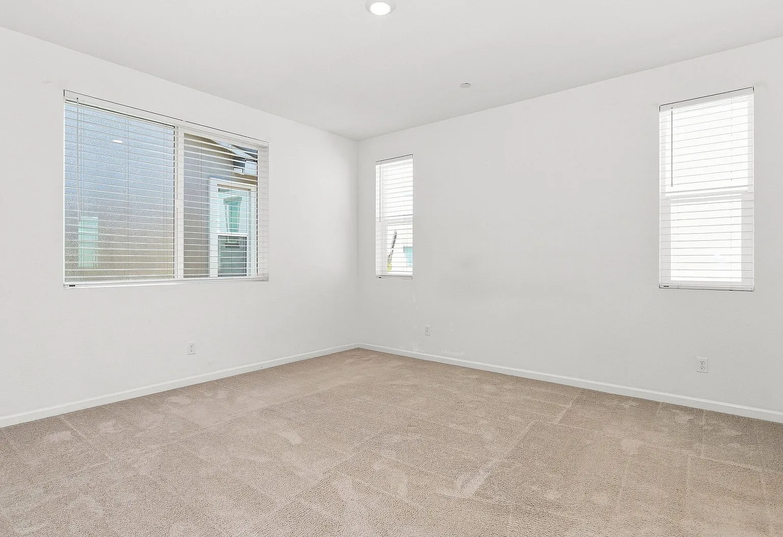 3 bed, 2.5 bath, 1833 sqft, $2,895 — Photo 3