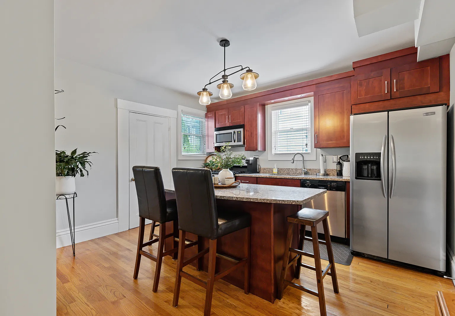 2 bed, 1200 sqft, $3,300 — Photo 1