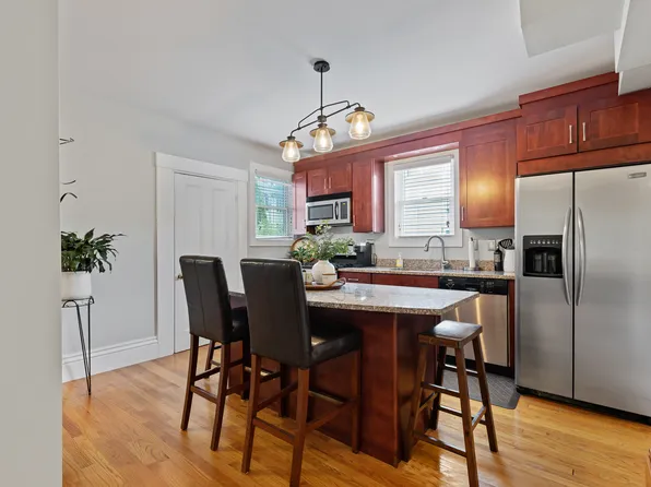 13 Saint James St Floor 1, Newton, MA 02458