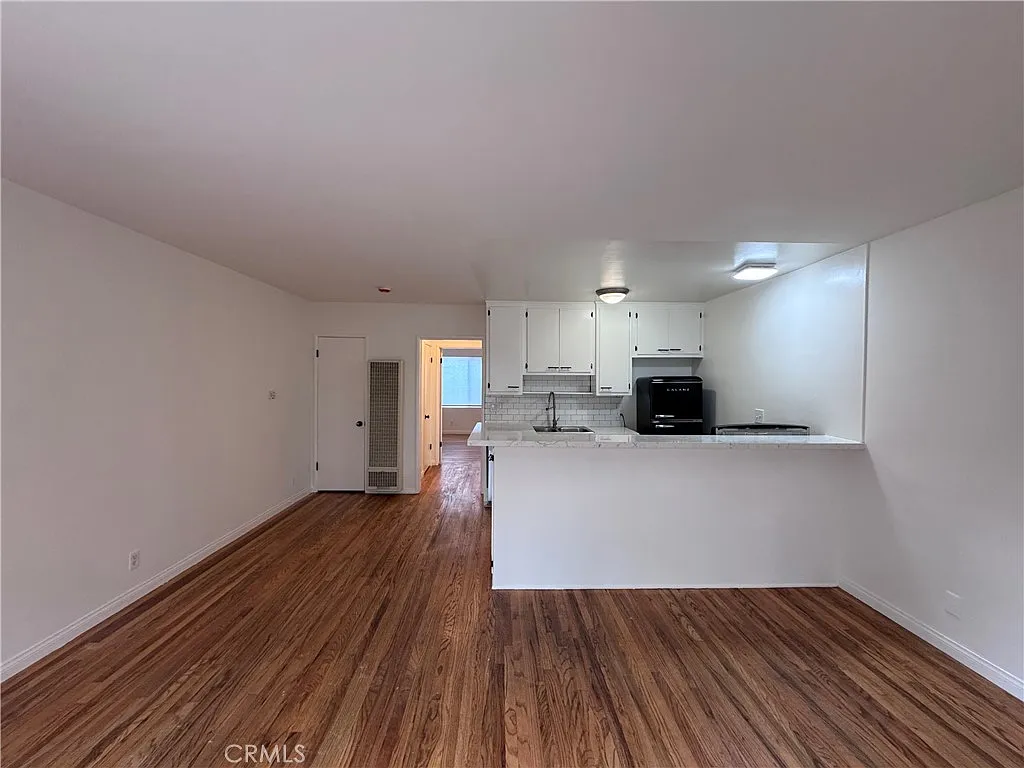 1 bed, 750 sqft, $2,500 — Photo 2