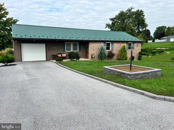 949 Snyder Rd, Mount Joy, PA 17552