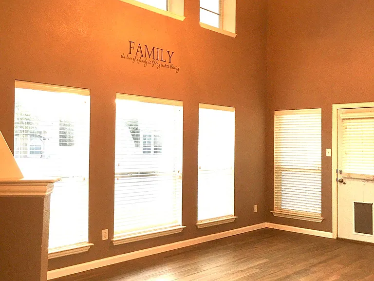 10215 Waterbury Dr — Photo 18