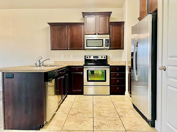 5th image of 124 E Carbonell Way