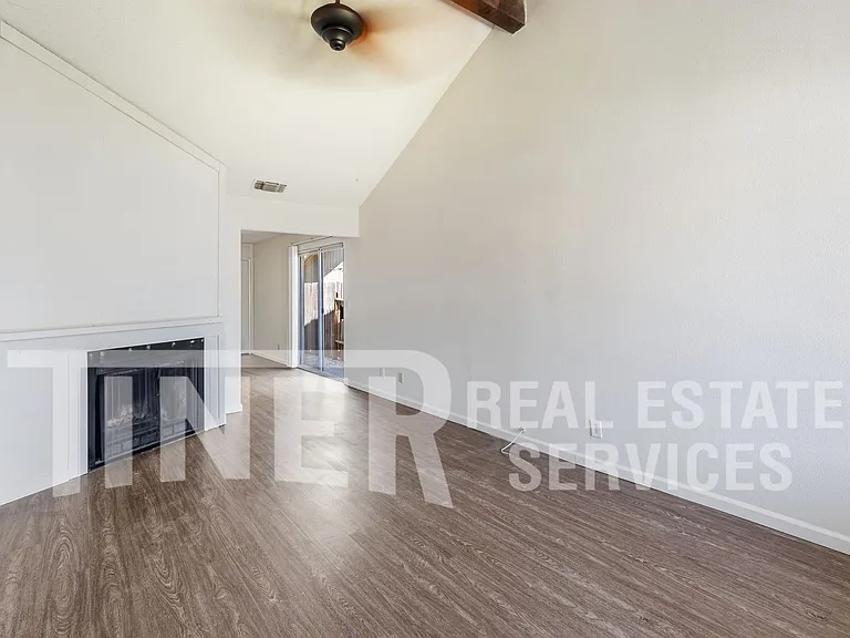 5535 E Knoll Dr — Photo 8