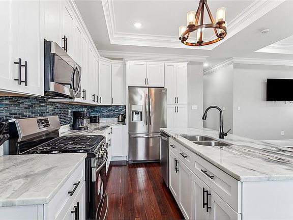 5th image of 3238 Milan St