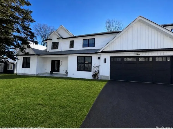 3677 Ferndale Dr, Fort Gratiot, MI 48059