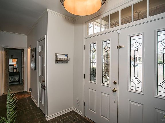 2nd image of 3405 Harwood Dr