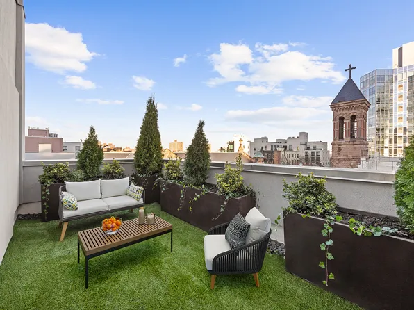 531 Vanderbilt Avenue image 18 of 21