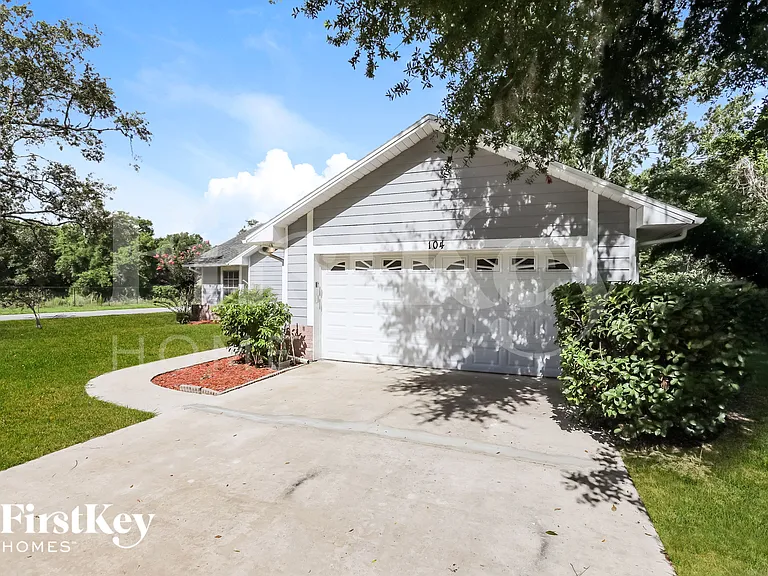 104 Hazel Blvd — Photo 1
