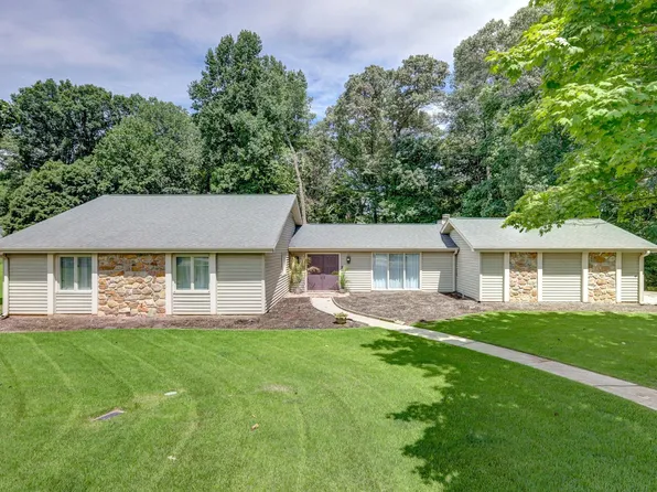 104 W Croydon Ct, Easley, SC 29642