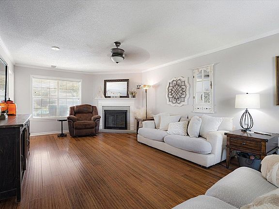 4th image of 319 Silver Wolf Dr