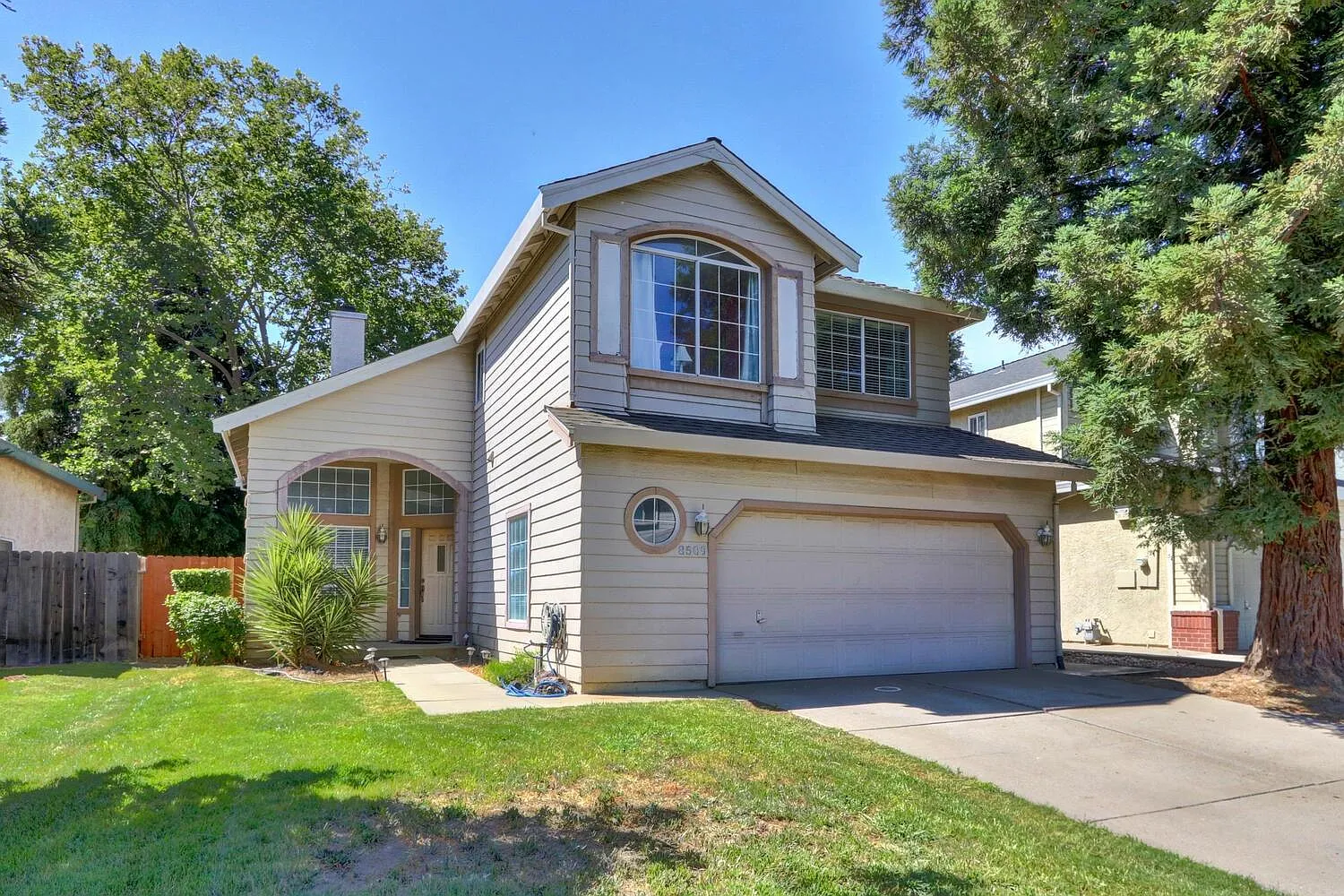 8509 Longspur Way photo 1