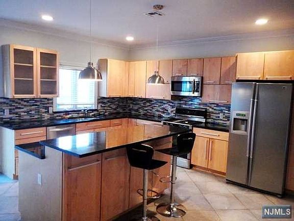 3rd image of 252 Franklin Ave