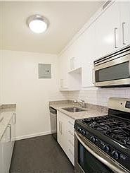 4th image of 255 E 33rd St
