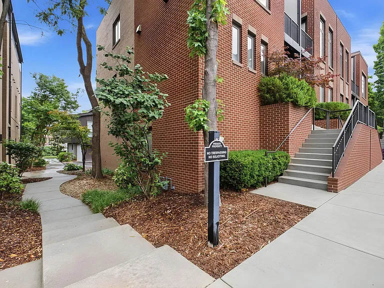 334 Van Buren St — Photo 4