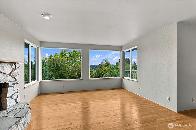 3rd image of 15862 36th Avenue NE