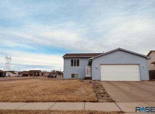 714 Teddy St, Harrisburg, SD 57032