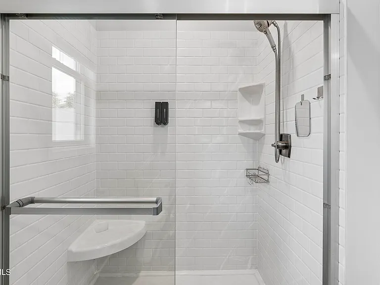 515 Villa Ln — Photo 18