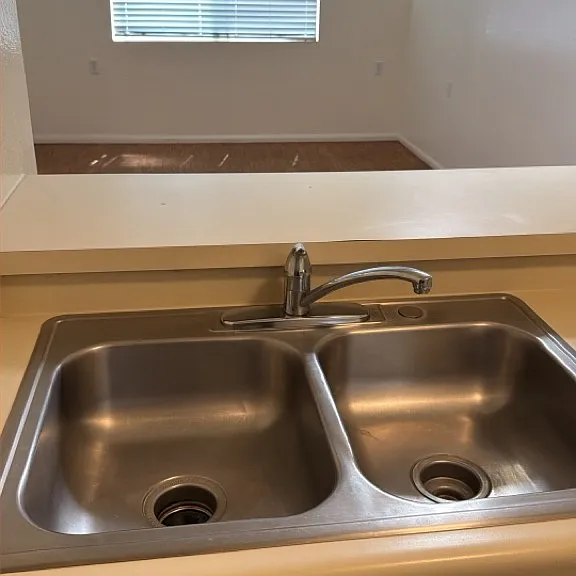 College Ave Apts. — Photo 20