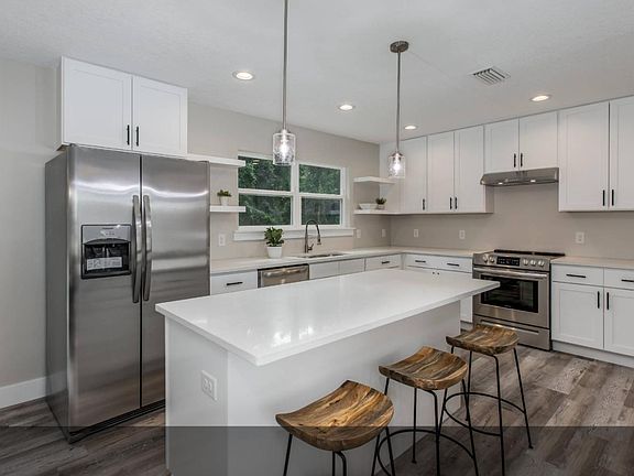 3rd image of 139 SE Rachel Way