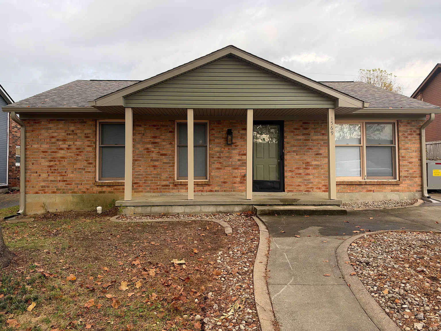 3 bed, 1102 sqft, $1,600 — Photo 1