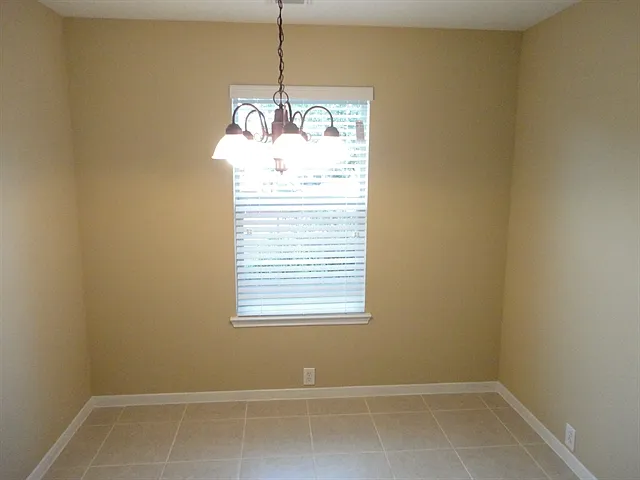 4 bed, 2.5 bath, 2006 sqft, $2,145 — Photo 4