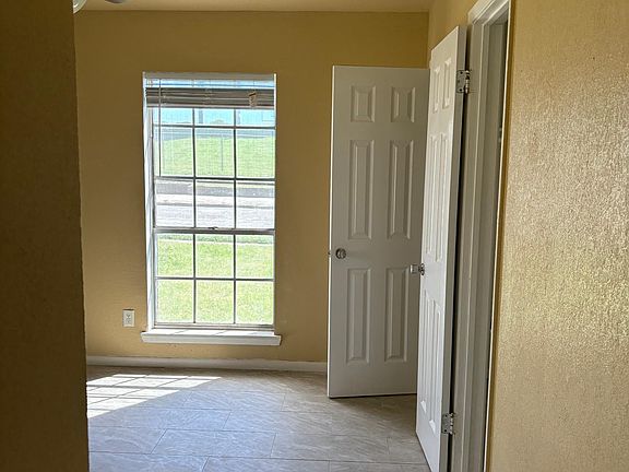 5th image of 803 Rodney Ave