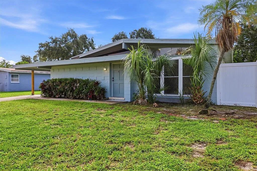 3 bed, 2.0 bath, 1260 sqft, $2,595 — Photo 3