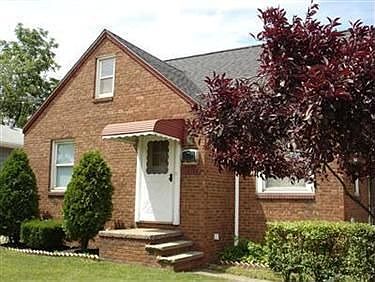 3rd image of 13102 Gilmore Ave