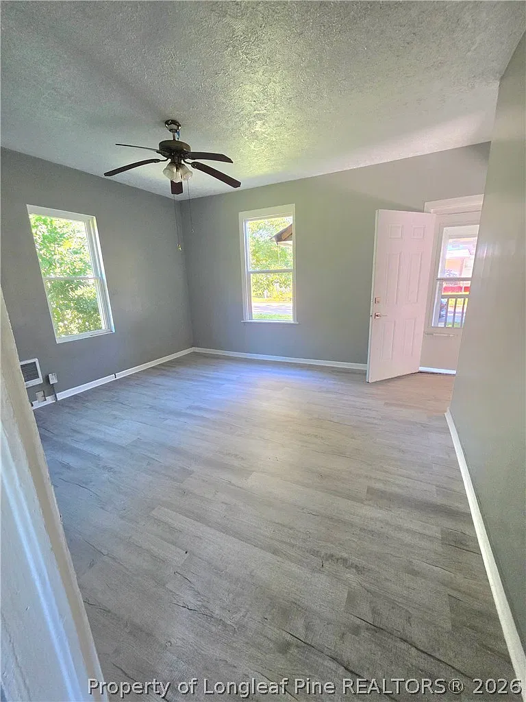 2 bed, 1.0 bath, 796 sqft, $900 — Photo 3