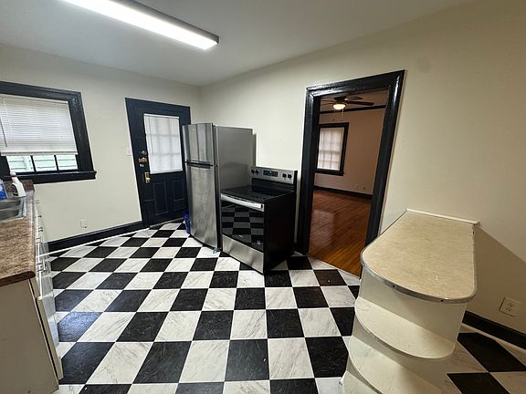 2nd image of 1412 Virginia St #1
