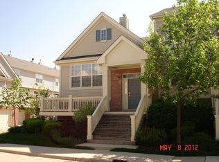 371 Broadmoor Ln, Bartlett, IL 60103