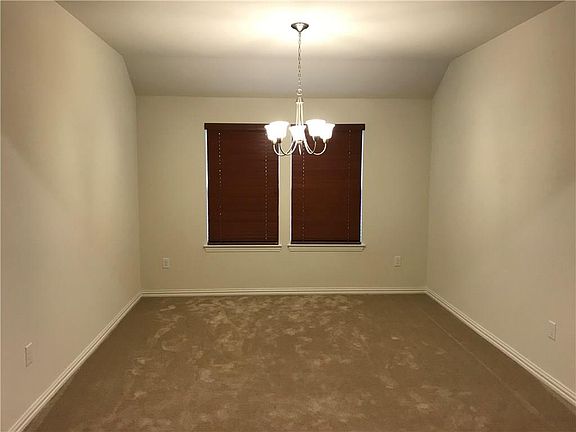 3rd image of 3509 Weyburn Dr