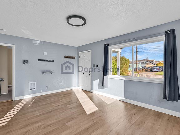 5th image of 1024 S Hawthorne St