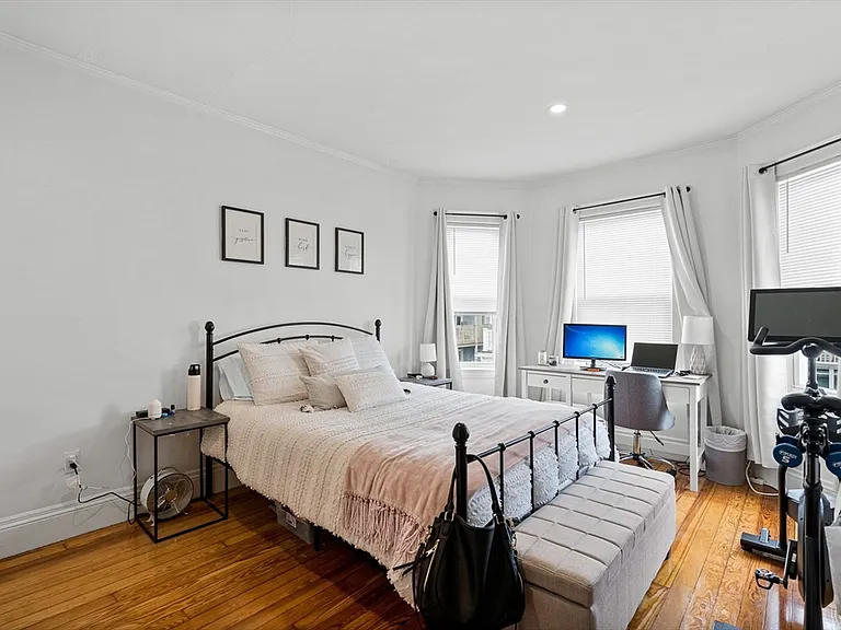 7 Hallam St #3 — Photo 1