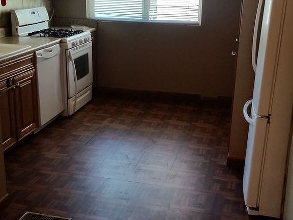 5th image of 7909 Bancroft Ave