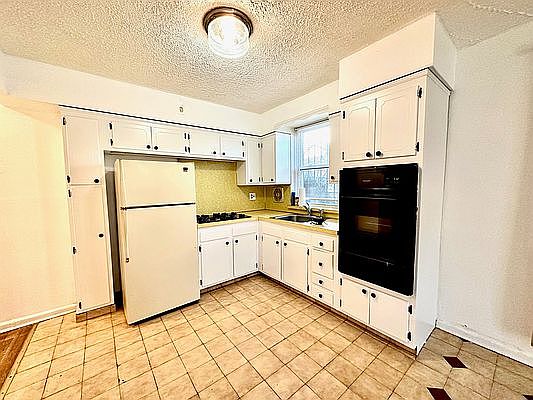 4th image of 152 Bay 46 St #1