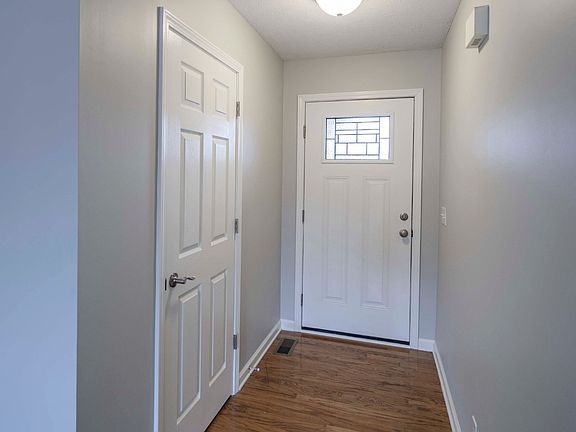 4th image of 303 Acorn Ct