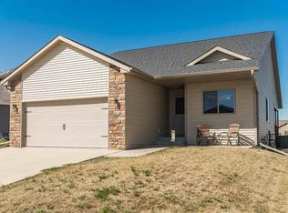 8512 Brighton Way SW, Cedar Rapids, IA 52404