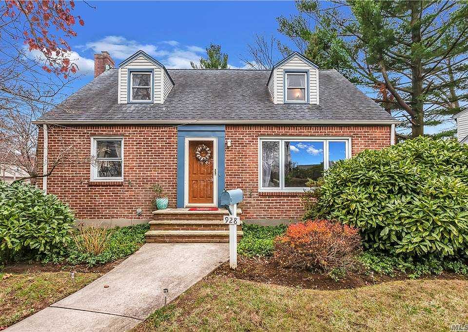 1st image of 928 Barth Dr